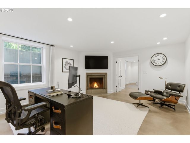 1685 Sw MIDVALE Rd, Portland, OR 97219