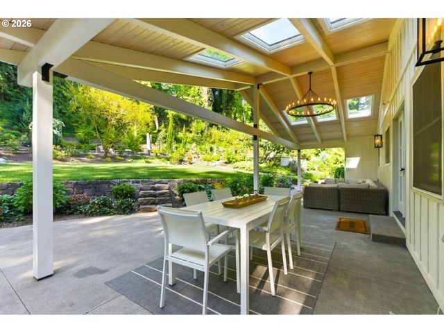1685 Sw MIDVALE Rd, Portland, OR 97219