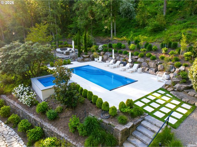 1685 Sw MIDVALE Rd, Portland, OR 97219