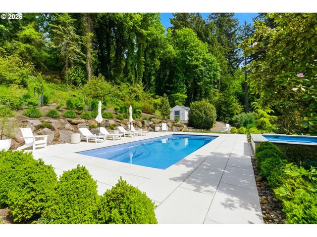1685 Sw MIDVALE Rd, Portland, OR 97219