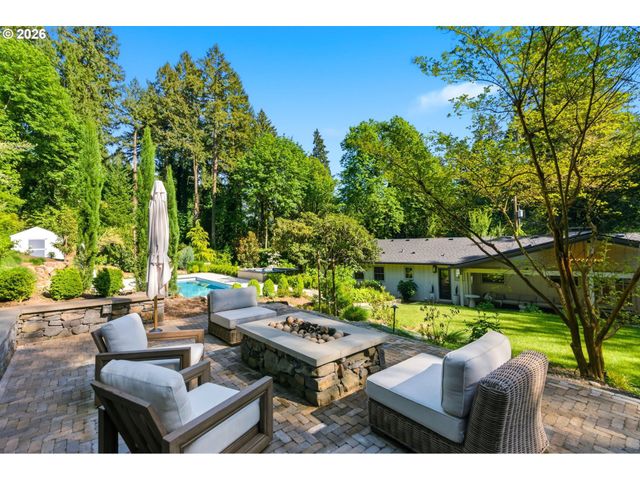 1685 Sw MIDVALE Rd, Portland, OR 97219