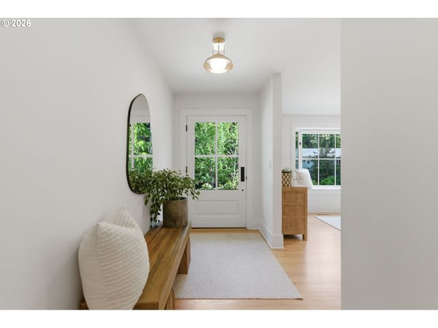1685 Sw MIDVALE Rd, Portland, OR 97219