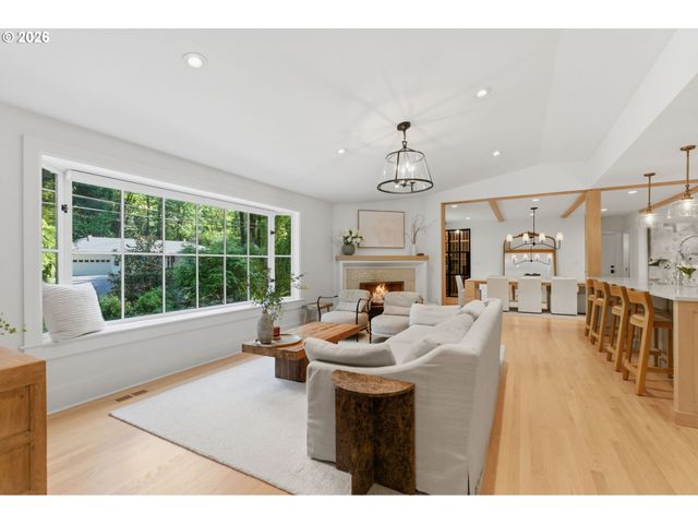 1685 Sw MIDVALE Rd, Portland, OR 97219
