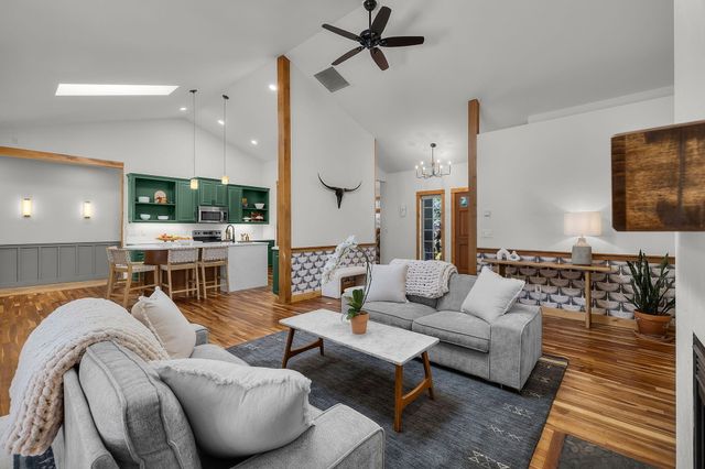 1117 E Creekside Court, Sisters, OR 97759