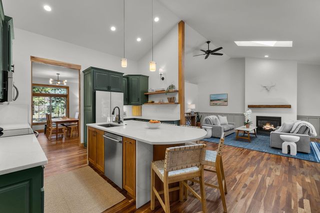 1117 E Creekside Court, Sisters, OR 97759