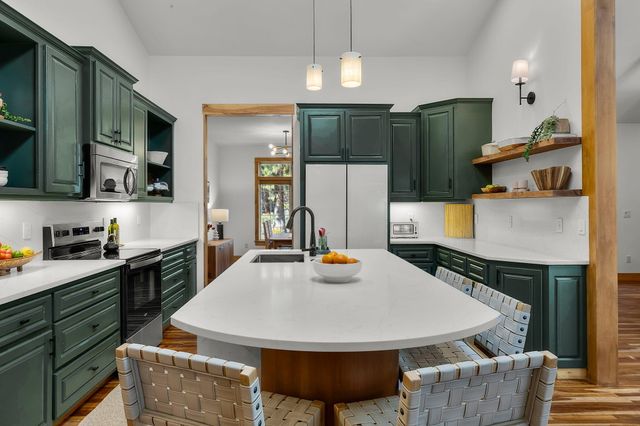 1117 E Creekside Court, Sisters, OR 97759