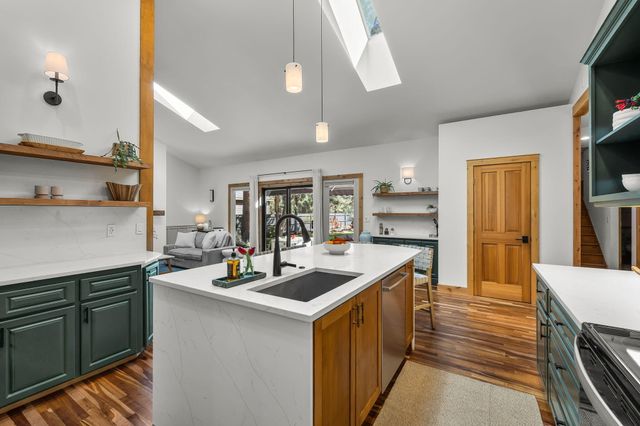 1117 E Creekside Court, Sisters, OR 97759