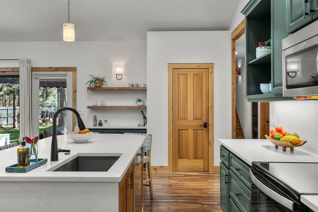 1117 E Creekside Court, Sisters, OR 97759