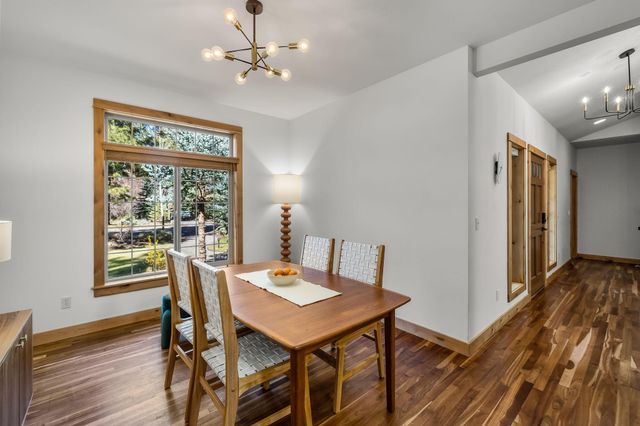 1117 E Creekside Court, Sisters, OR 97759