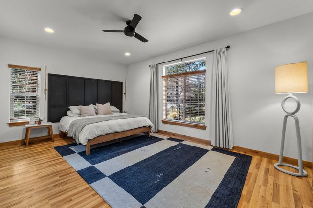 1117 E Creekside Court, Sisters, OR 97759