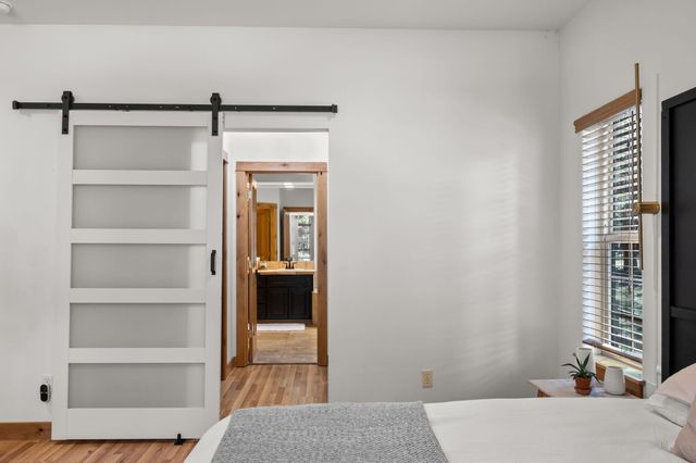 1117 E Creekside Court, Sisters, OR 97759