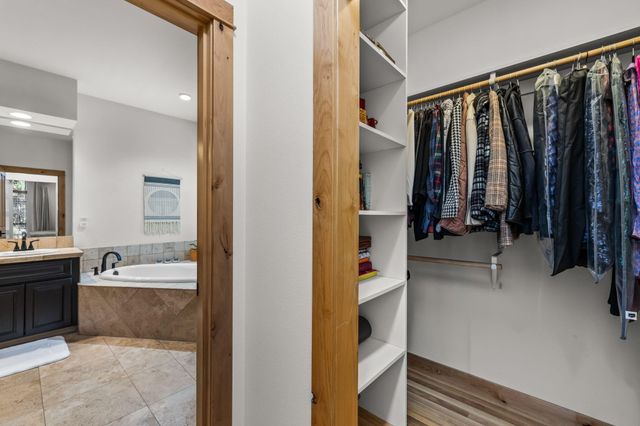 1117 E Creekside Court, Sisters, OR 97759