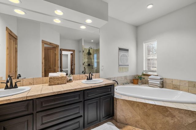 1117 E Creekside Court, Sisters, OR 97759