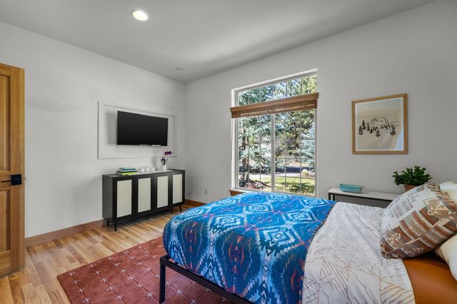 1117 E Creekside Court, Sisters, OR 97759