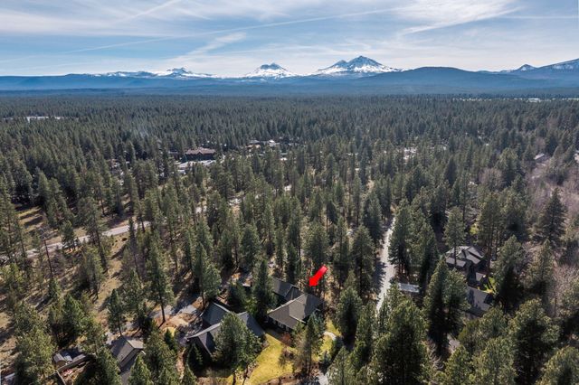 1117 E Creekside Court, Sisters, OR 97759