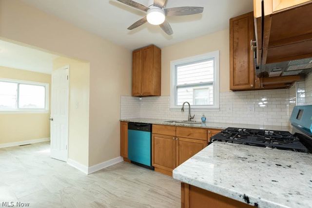 3720 Washington Park, Newburgh Heights, OH 44105
