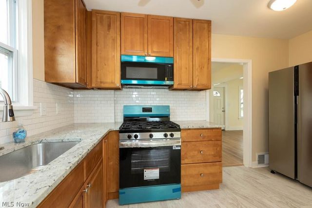 3720 Washington Park, Newburgh Heights, OH 44105