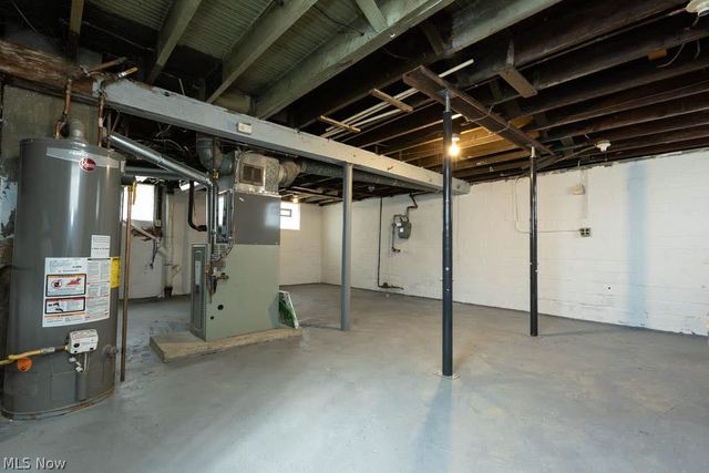 3720 Washington Park, Newburgh Heights, OH 44105