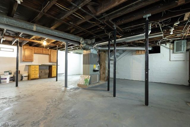 3720 Washington Park, Newburgh Heights, OH 44105