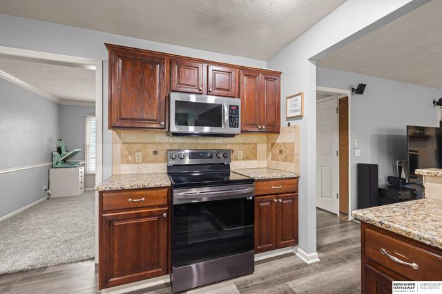 10016 Floyd Street, La Vista, NE 68128