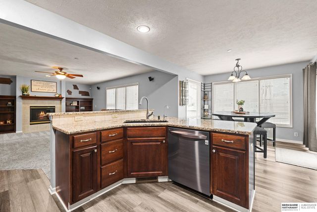 10016 Floyd Street, La Vista, NE 68128