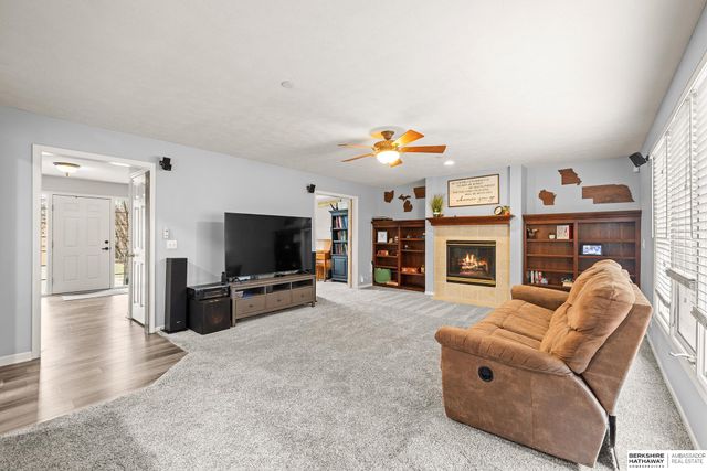 10016 Floyd Street, La Vista, NE 68128