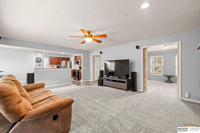 10016 Floyd Street, La Vista, NE 68128