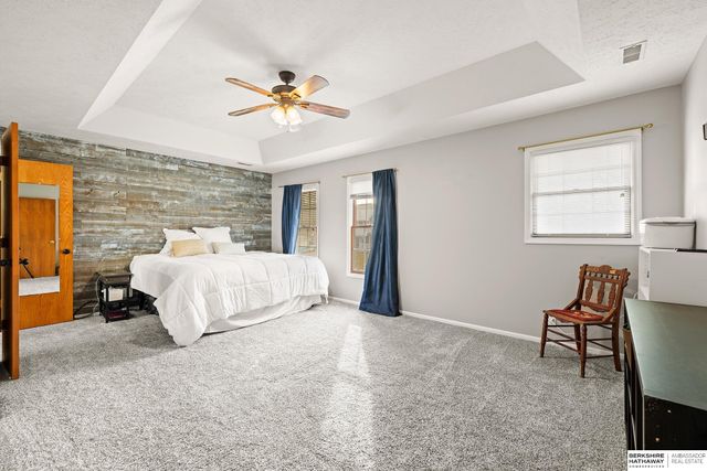 10016 Floyd Street, La Vista, NE 68128