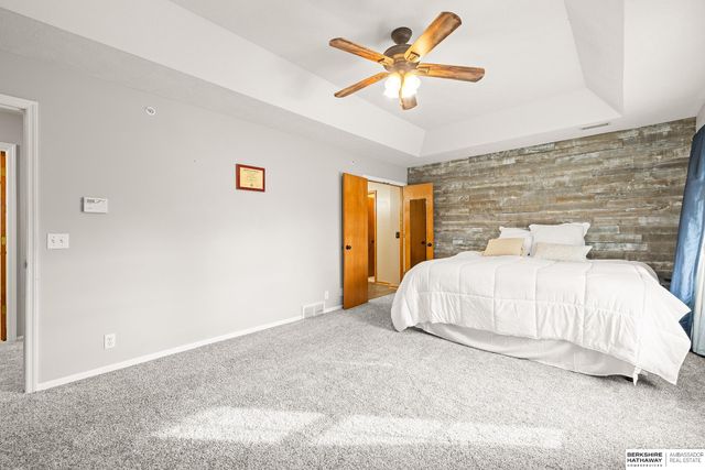 10016 Floyd Street, La Vista, NE 68128