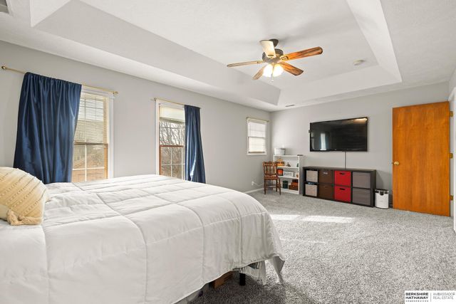 10016 Floyd Street, La Vista, NE 68128