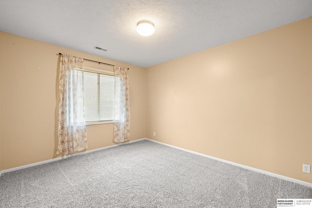 10016 Floyd Street, La Vista, NE 68128