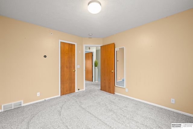 10016 Floyd Street, La Vista, NE 68128