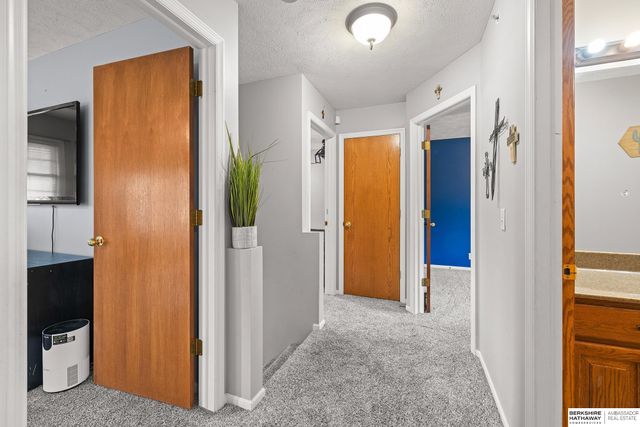 10016 Floyd Street, La Vista, NE 68128