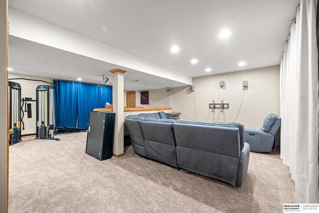 10016 Floyd Street, La Vista, NE 68128