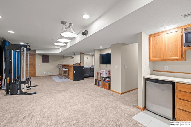 10016 Floyd Street, La Vista, NE 68128