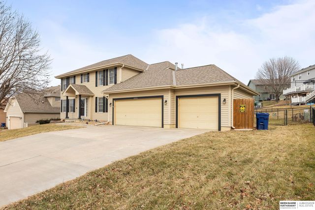 10016 Floyd Street, La Vista, NE 68128