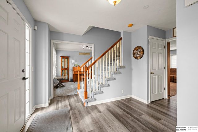 10016 Floyd Street, La Vista, NE 68128