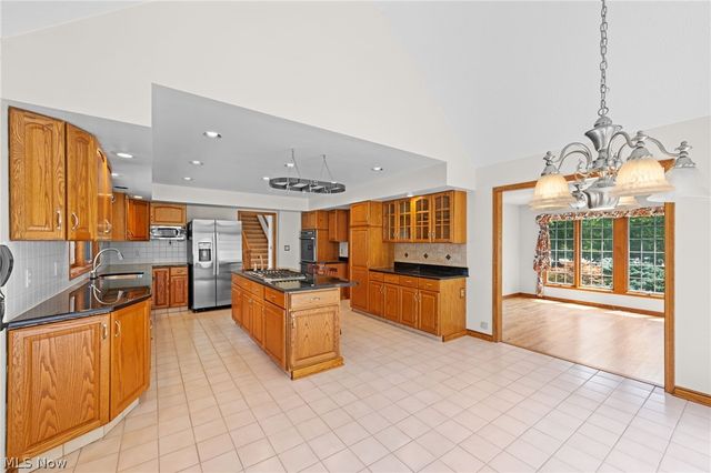 800 Hardwood Court, Mayfield Village, OH 44040