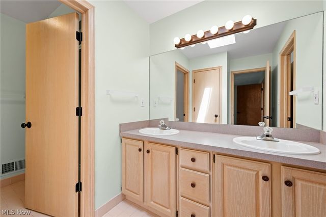 800 Hardwood Court, Mayfield Village, OH 44040
