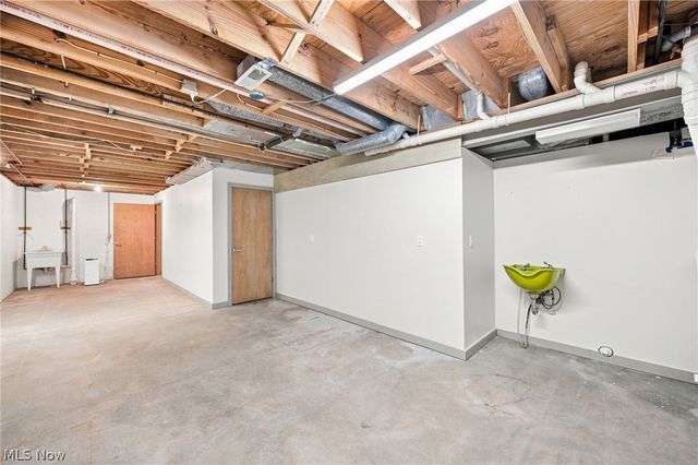 800 Hardwood Court, Mayfield Village, OH 44040
