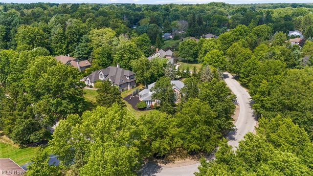 800 Hardwood Court, Mayfield Village, OH 44040