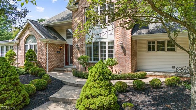 800 Hardwood Court, Mayfield Village, OH 44040