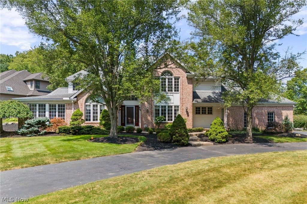 800 Hardwood Court, Mayfield Village, OH 44040