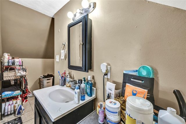 7914 Dorver Avenue, Cleveland, OH 44105