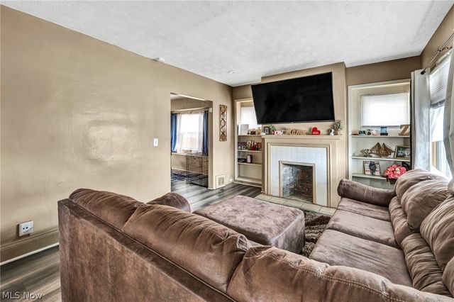7914 Dorver Avenue, Cleveland, OH 44105