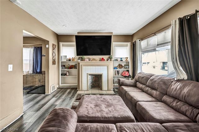 7914 Dorver Avenue, Cleveland, OH 44105