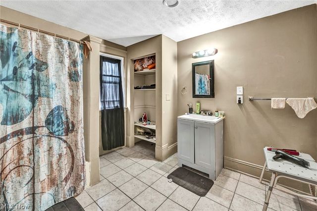 7914 Dorver Avenue, Cleveland, OH 44105