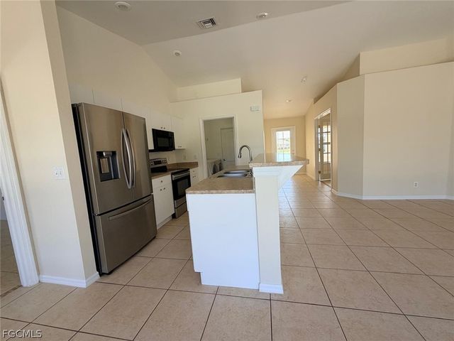 2829 NW 2nd TER, Cape Coral, FL 33993