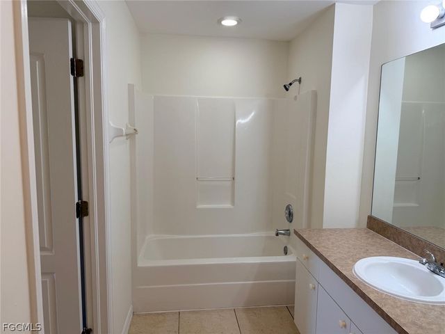 2829 NW 2nd TER, Cape Coral, FL 33993