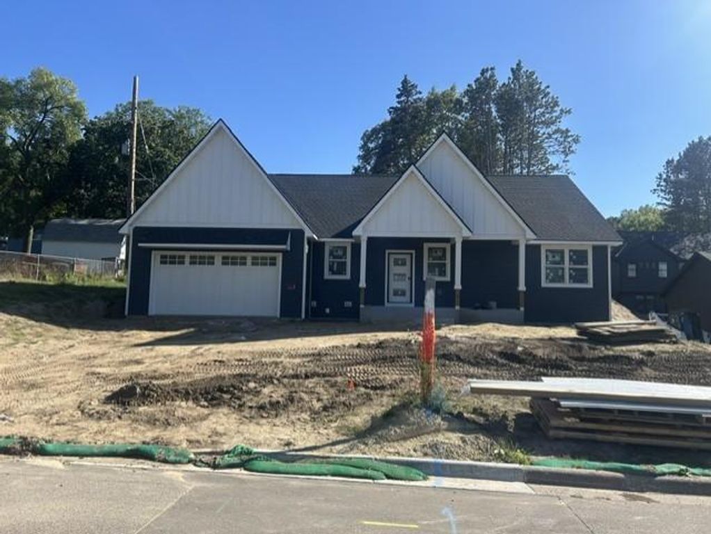 692 Skillman Avenue W, Roseville, MN 55113 — photo 2
